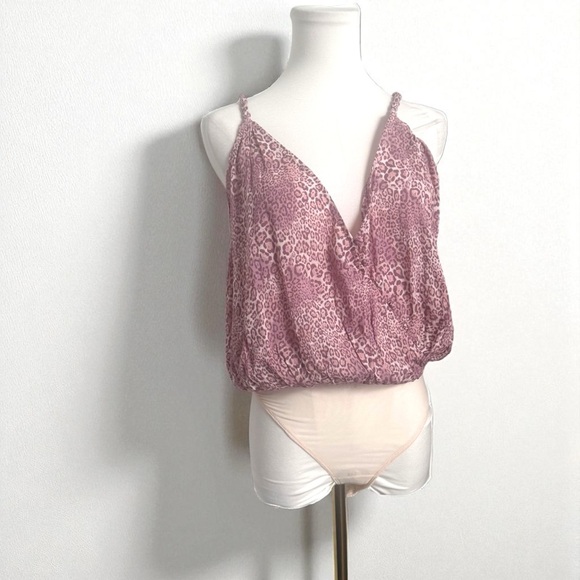 Free People Siren Blouson Bodysuit Pink Leopard Print Boho Wrap V-Neck NWT - Picture 4 of 10